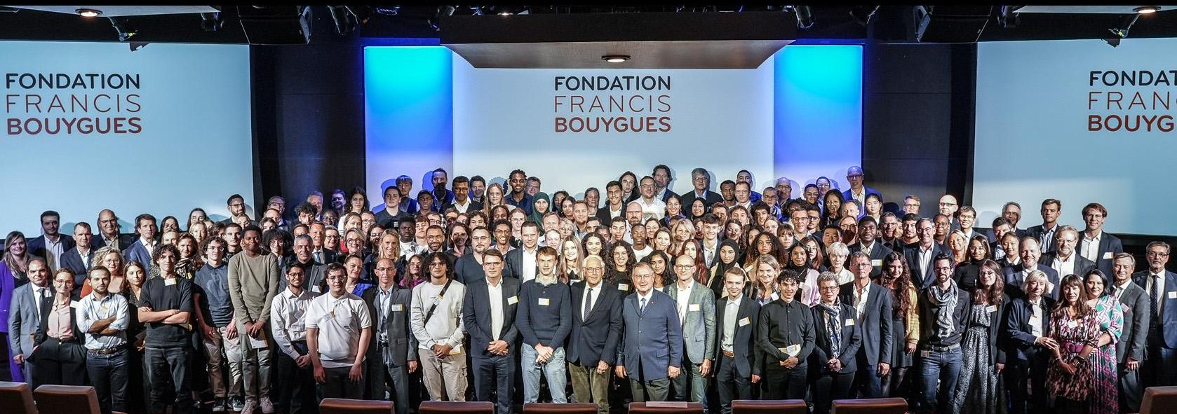 P19_photo de famille_format page accueil site internet_1678x629